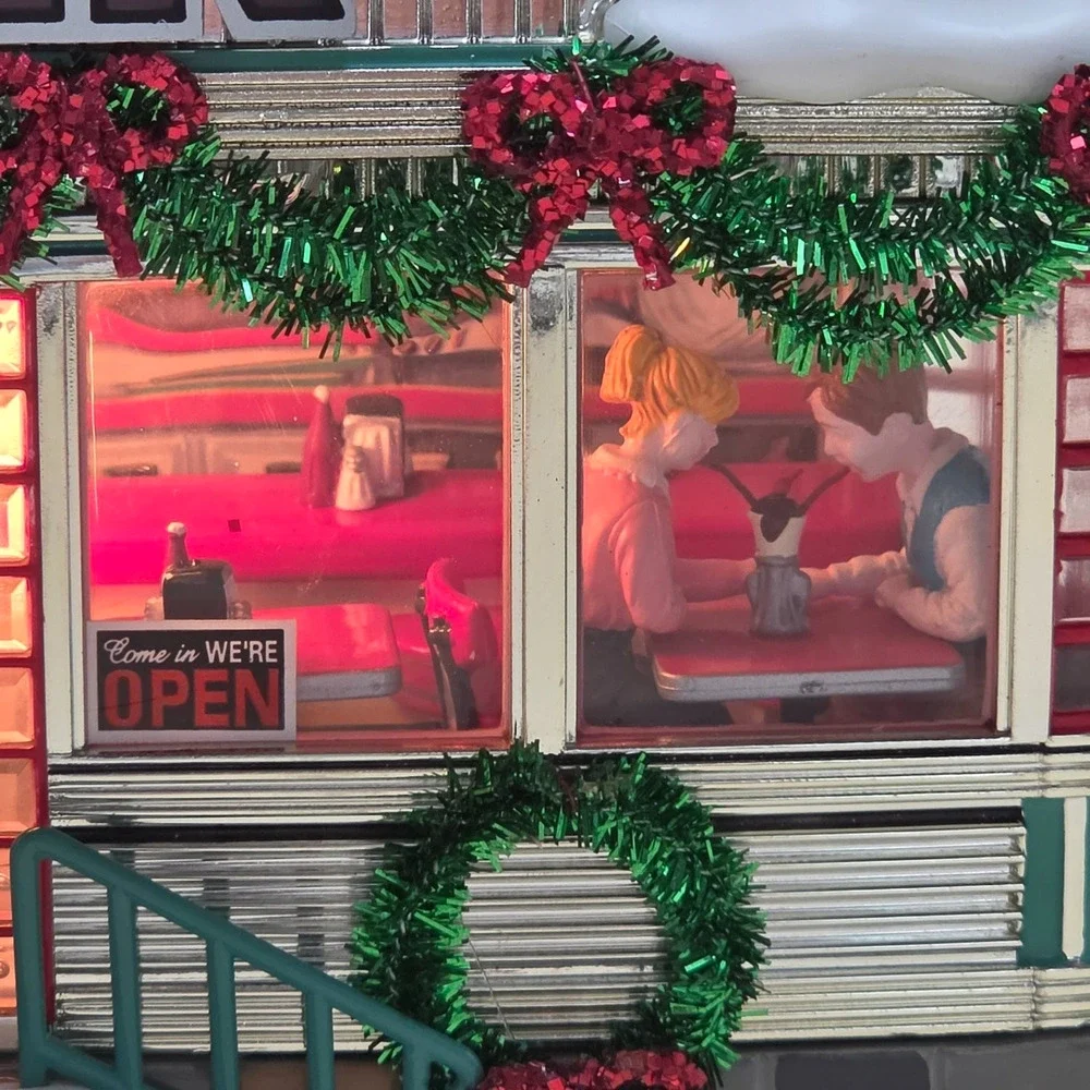 Department 56 Snow Village Shelly's Diner 1999 Illuminated 56.55008 Original Box